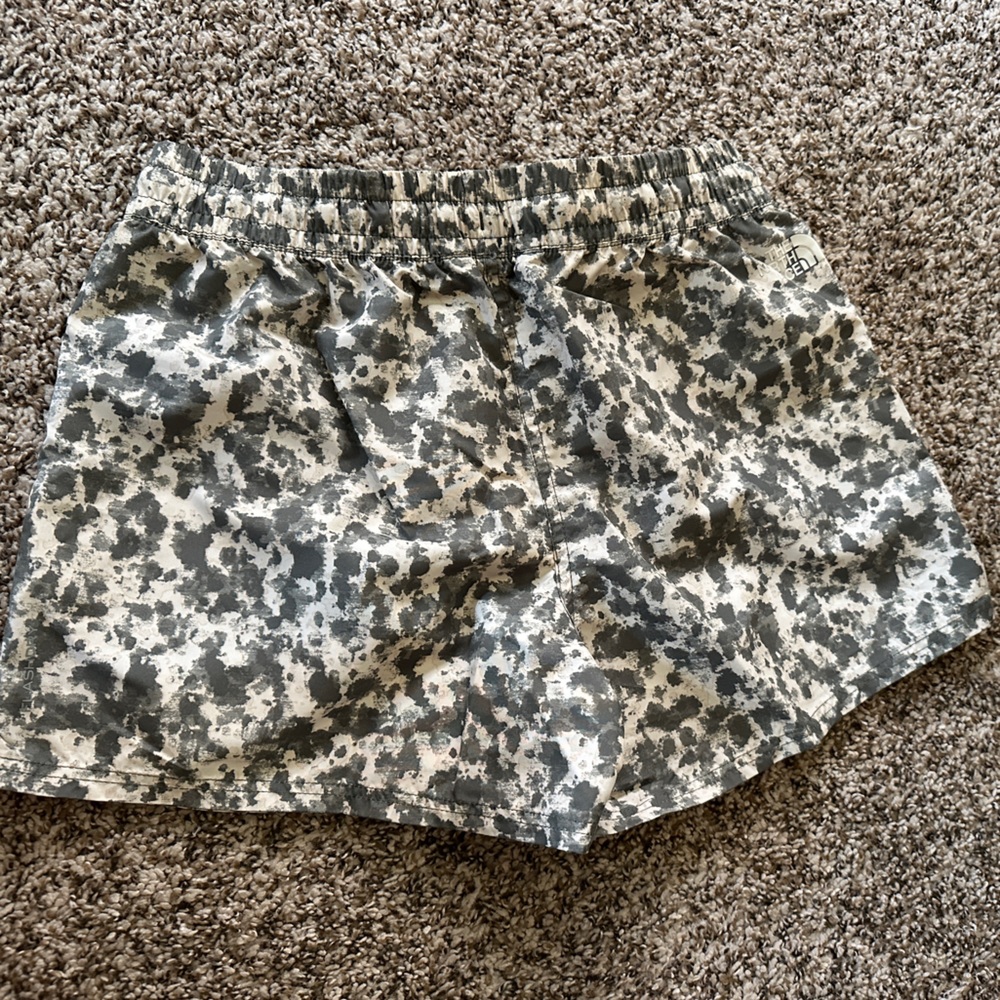 The North Face Size S Green Cream Print Pockets Women’s Water Shorts